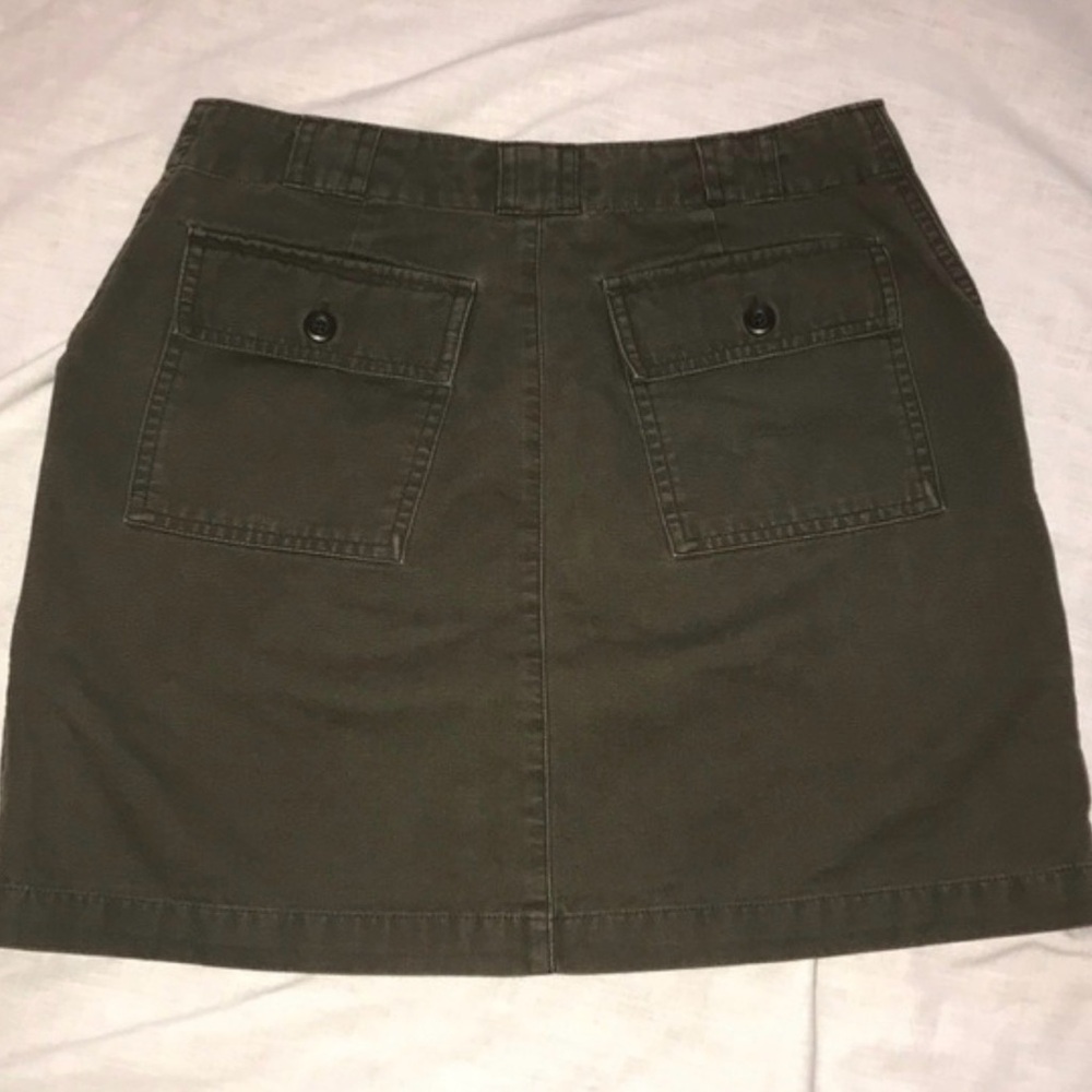 GAP olive green khaki skirt. Excellent condition. Size 4